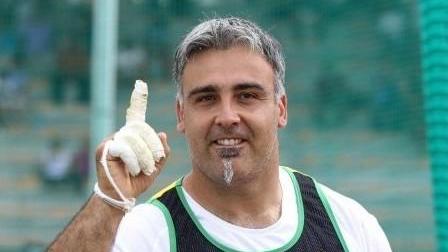 Intramontabile Vizzoni: trionfa nel lancio del martello