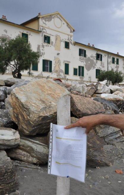 Tolti i divieti, i tuffi in mare tornano liberi