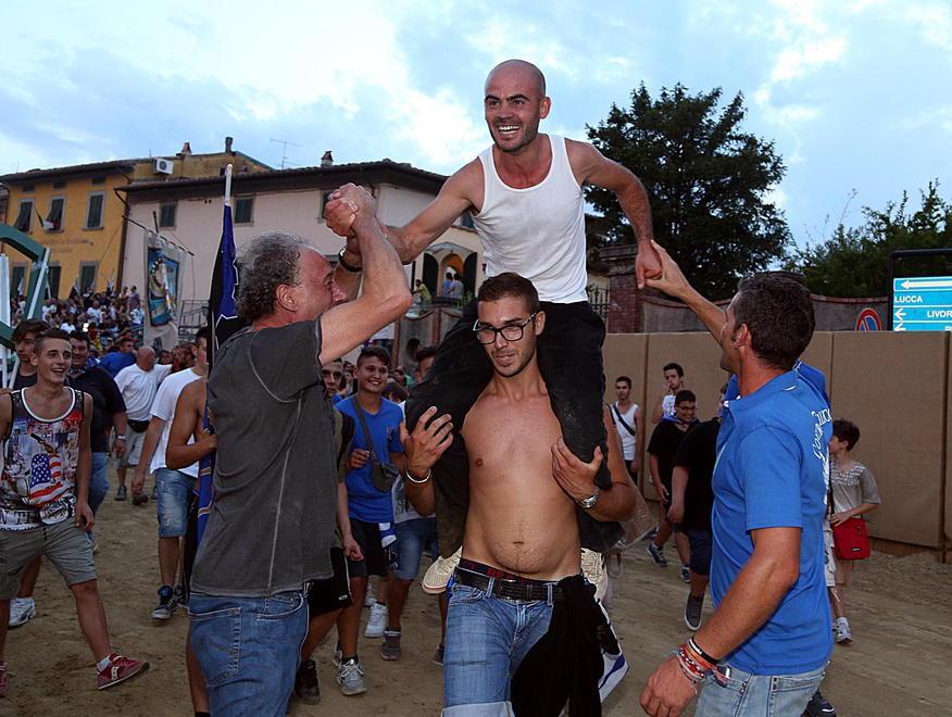 Guerrazzi vince il Palio di Bientina all’ultima curva 