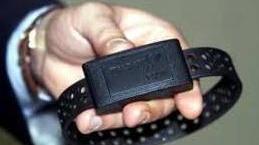 Braccialetti elettronici: sulle spalle dei poliziotti controlli e burocrazia