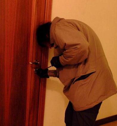Nuovo processo per il cieco che rubava in casa del vicino 