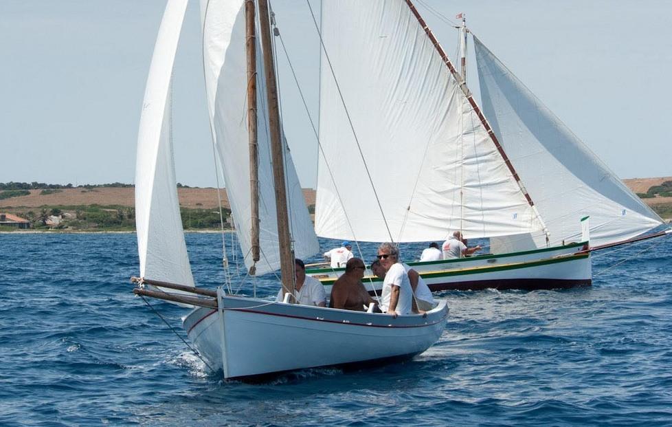 Stintino oggi incorona i re della vela latina 