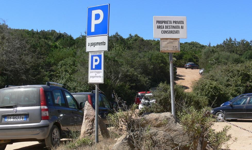 Parcheggi in spiaggia, è polemica 
