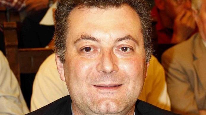 Si ustiona per un principio d’incendio