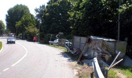 San Biagio, camion perde il carico di poliuretano 