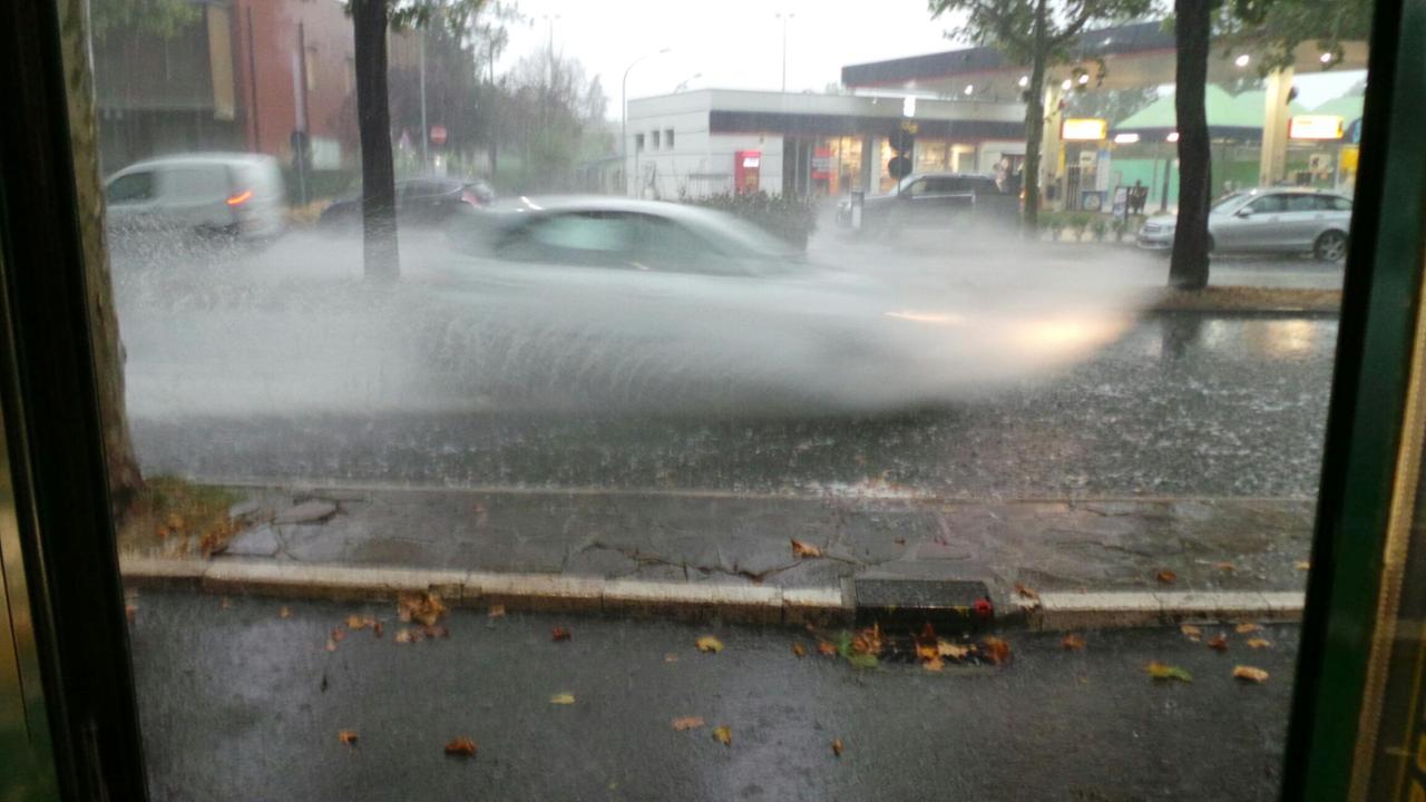 La situazione questa mattina in viale Amendola a Modena (foto Ben Benevento)