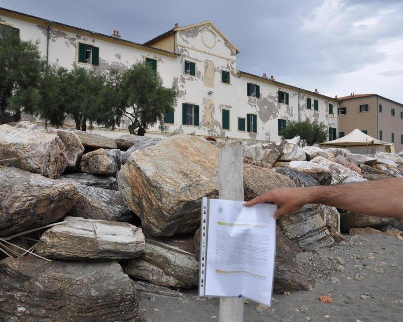 Tolti i divieti, i tuffi in mare tornano liberi 