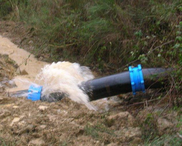 Rottura improvvisa a un tubo dell’acquedotto, possibili disagi a Cinigiano 