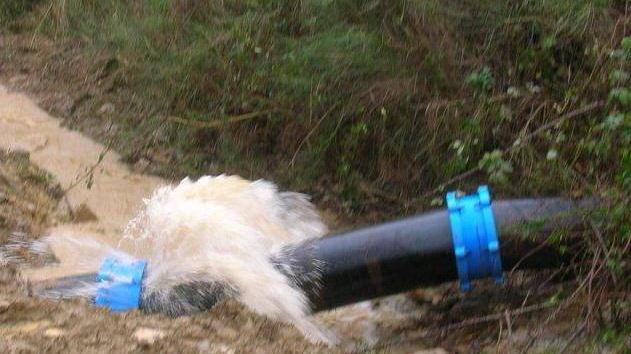 Rottura improvvisa a un tubo dell’acquedotto, possibili disagi a Cinigiano