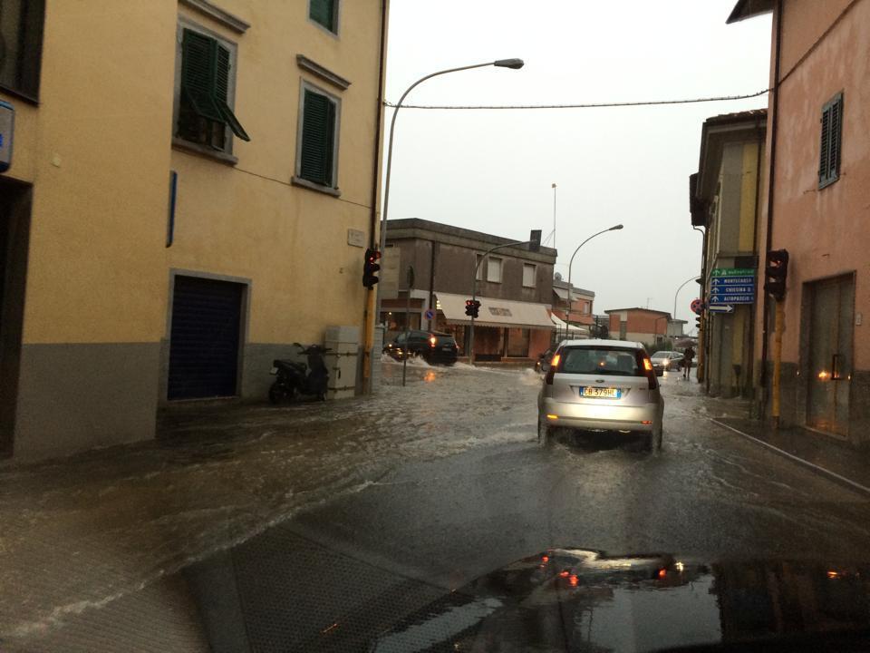 Pescia, i disagi e gli allagamenti nelle foto del sindaco 
