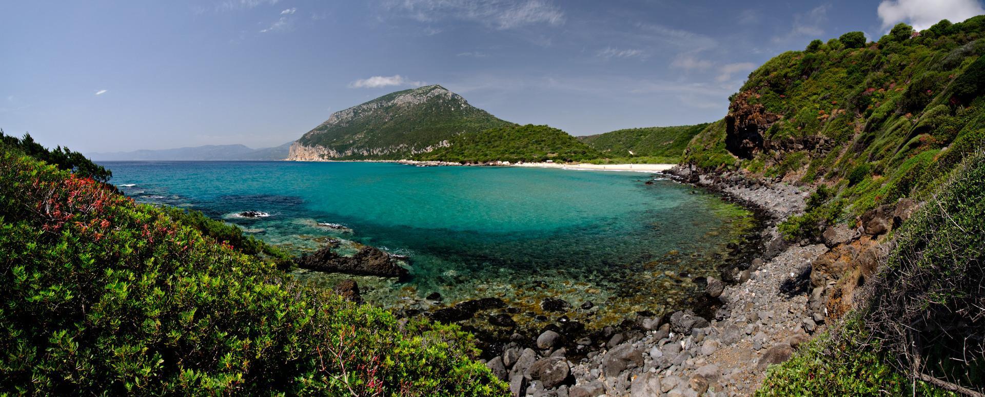 Cartoe, paradiso di sabbia finissima circondata da macchia mediterranea