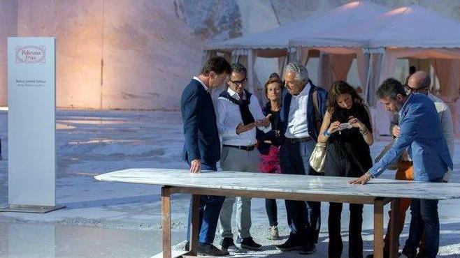 Poltrona Frau fa realizzare 41 tavoli in marmo pregiato