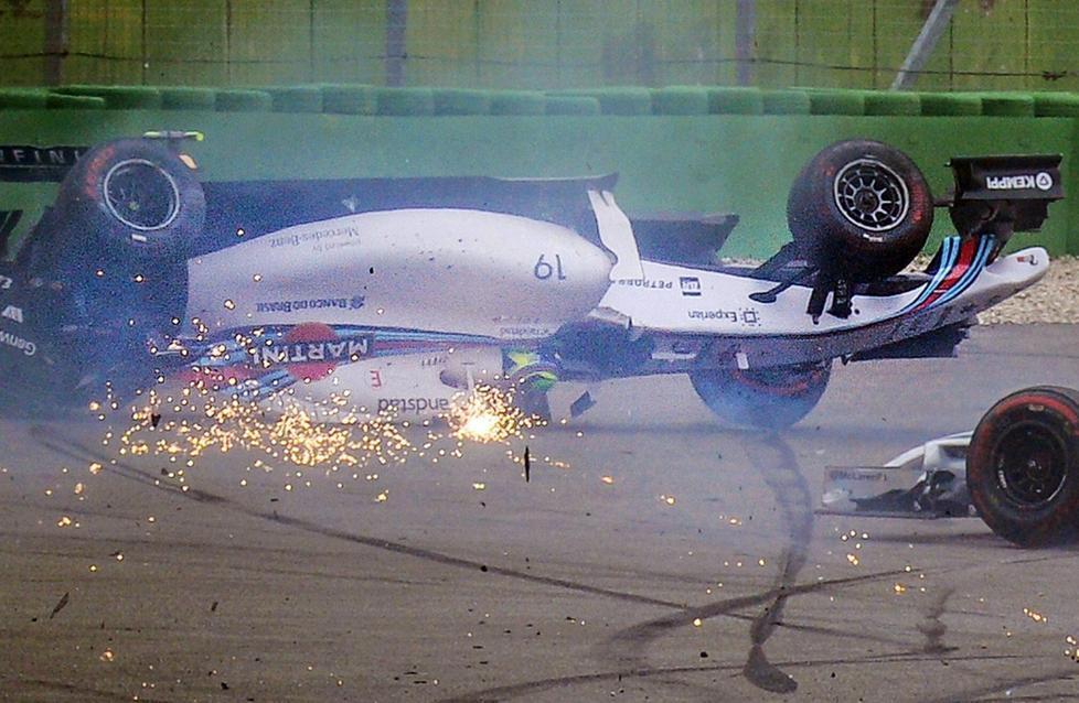 Alla prima curva la carambola di Massa: illeso