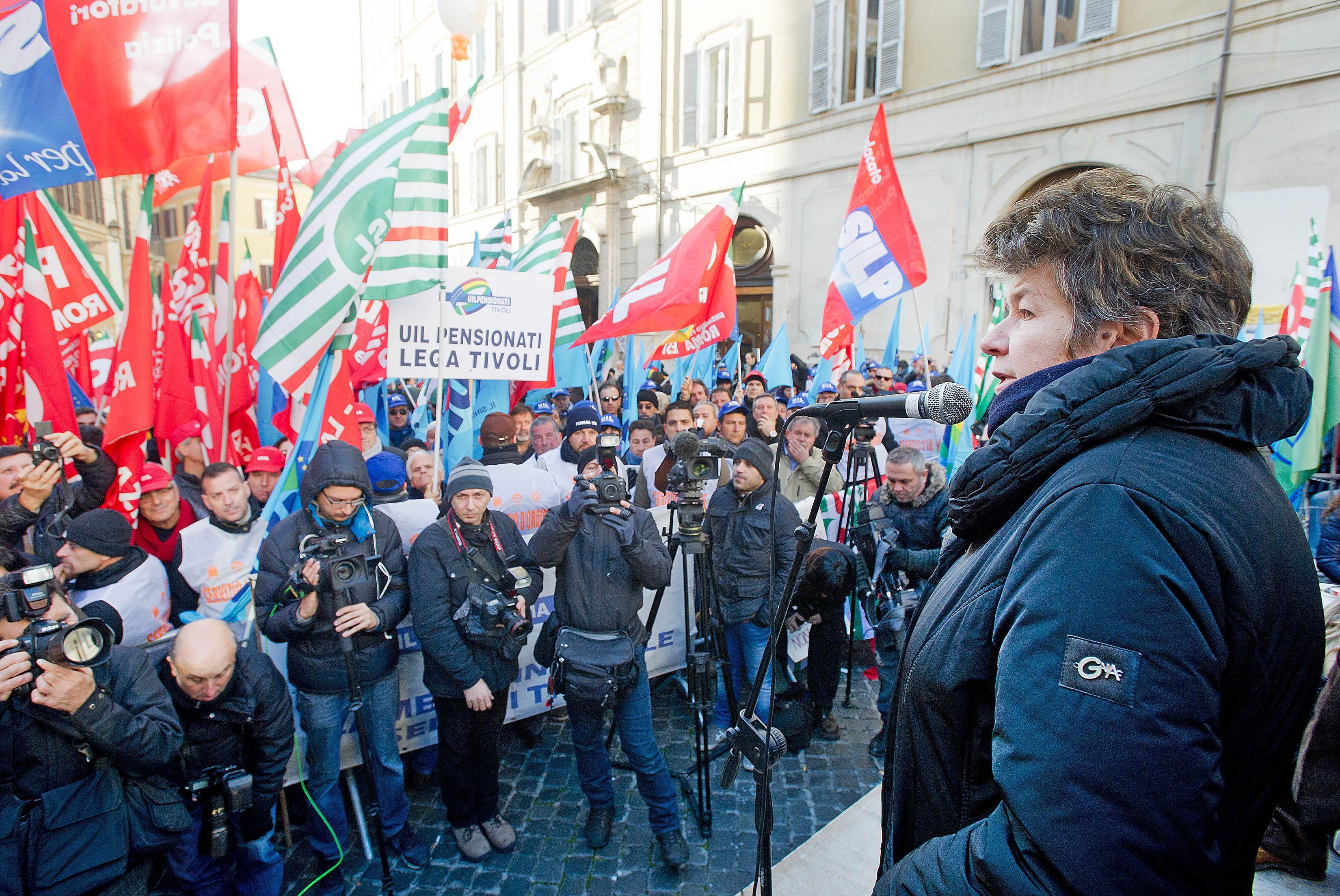 Lavoratori reggiani in pullman a Roma per il presidio