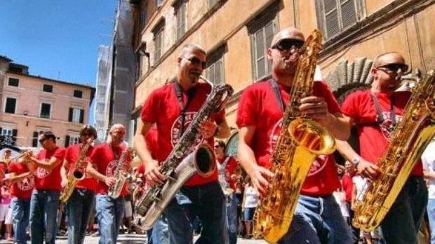 Peppe Servillo al Pecci di Prato, jazz per le vie di Poggio a Caiano