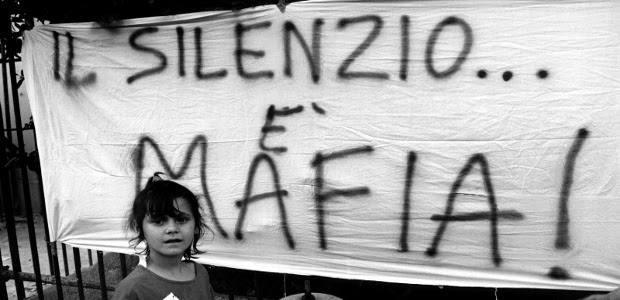 Omicidio Dina Dore, a Gavoi lenzuola bianche alle finestre 