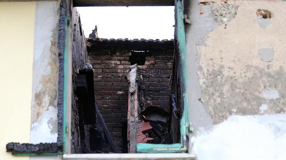 Fiamme a Lazzeretto, distrutta un’abitazione
