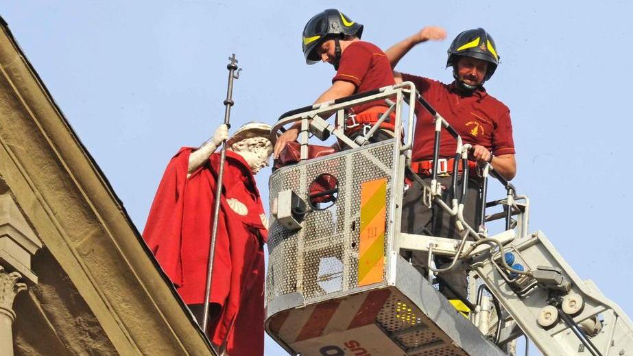 Il patrono ha di nuovo il suo mantello