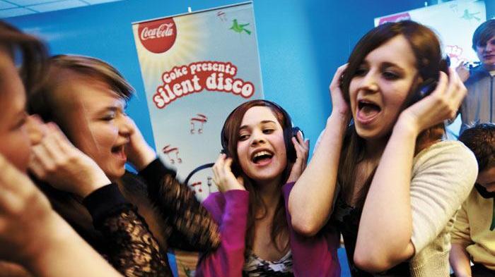 Tornano “Le Stanze” di Barresi, debutta in piazza dei Domenicani la discoteca silenziosa