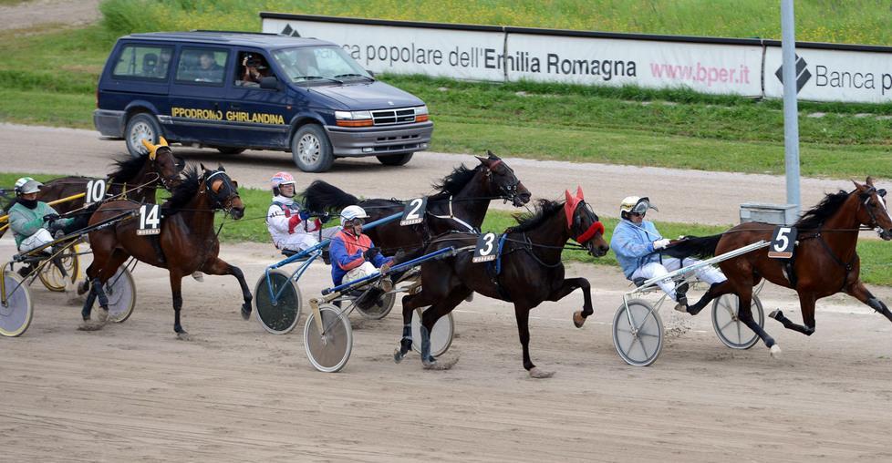 Redord Trgf: precisa volata di testa 
