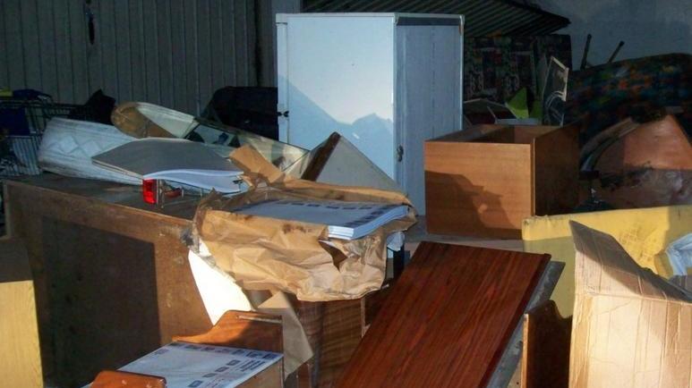 Blitz all’alba di vigili e polizia: murati i garage del “Biscione”