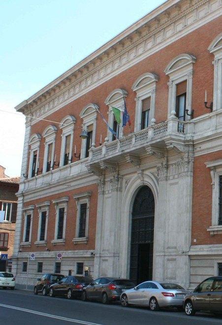 Commercio e Finanza, vendita imminente 