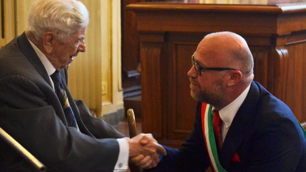 A Nogarin la tessera dell'associazione partigiani