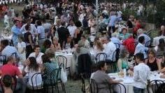 Santa Trinita a Prato, aprono “Centro di vino” e una parafarmacia