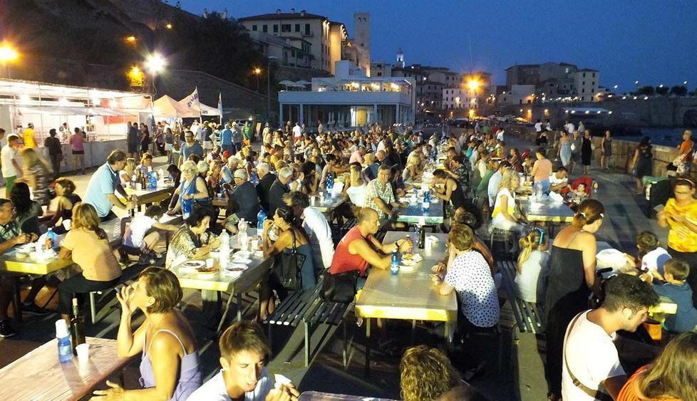 “Sagra del pesce”: struscia e specialità sul piazzale d’alaggio 