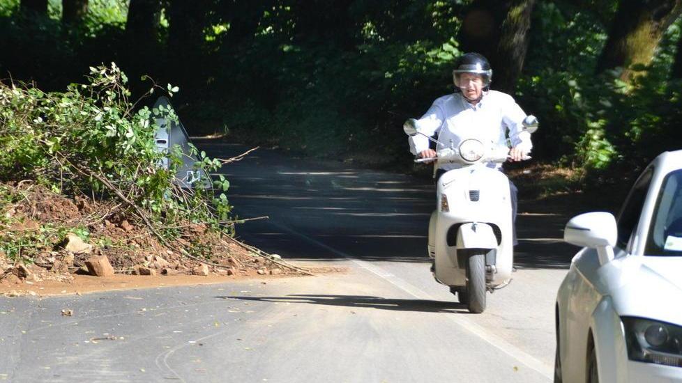 Ancora tante le strade interrotte dalle frane