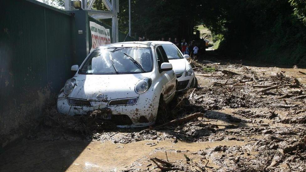 Frana su una casa, accartocciata la via verso Monsagrati