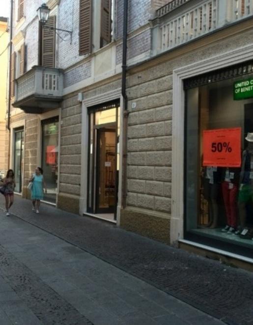 Saldi a luci e ombre: la crisi si sconfigge grazie ai clienti fedeli 