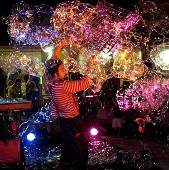 Una serata speciale assieme a Eros e le sue bolle di sapone 