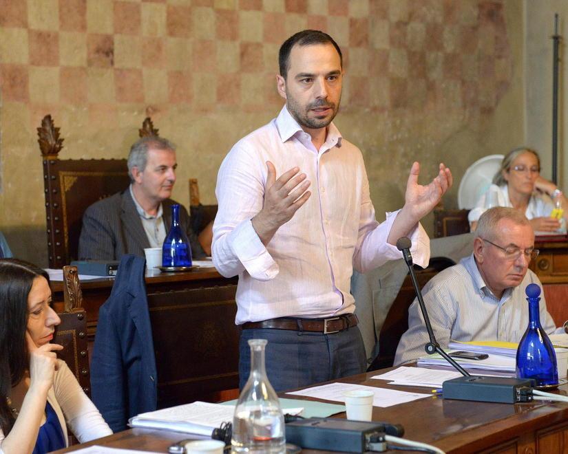 I sindacati accusano: «Ignorati dal sindaco» 