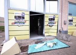 Con l'auto rubata sfondano la sala slot, caccia alla banda 