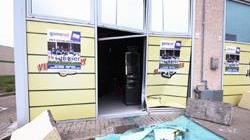 Con l'auto rubata sfondano la sala slot, caccia alla banda