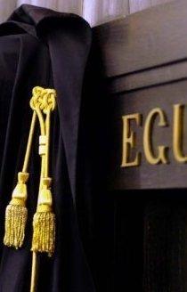 Bastonate alla rivale: 80enne processata 
