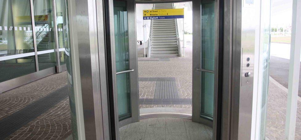 L'archistar e la "stazione gioiello", senza ascensore per le barelle