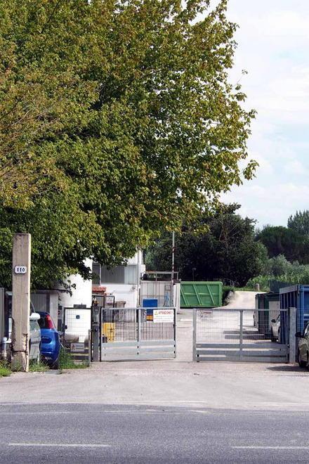Sciopero e presidio contro gli appalti in un ingrosso 
