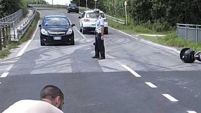 Si schianta in scooter: serie lesioni al viso