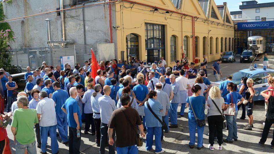 Piaggio, protesta vicino a Colaninno