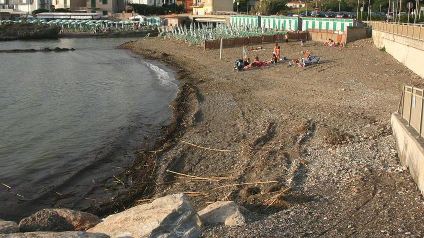 Ko anche la cala a nord del porto