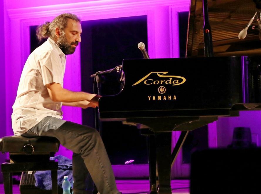 Oltre i confini del jazz Un Bollani strepitoso 