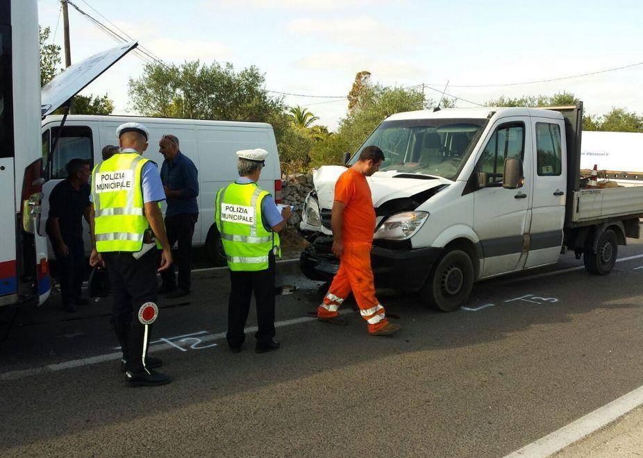 Bancali, autobus dell’Atp tamponato da due furgoni 