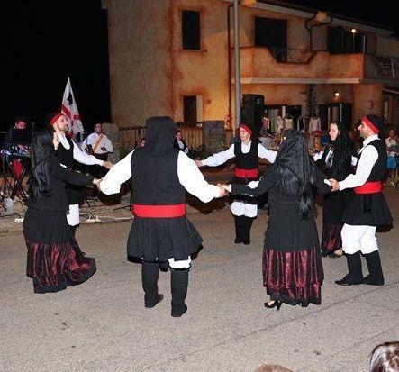 Più di mille persone alla “passeggiata” della notte bianca