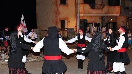Più di mille persone alla “passeggiata” della notte bianca