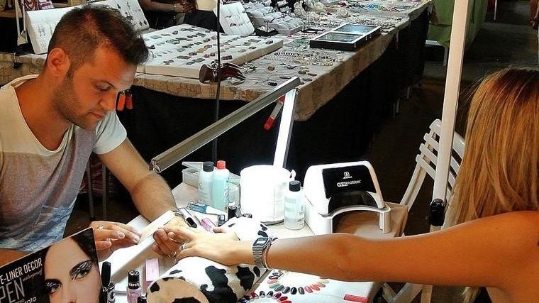 Grillo, il mago delle unghie