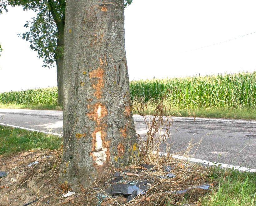 Ancora grave la ragazza di 21 anni finita fuori strada 