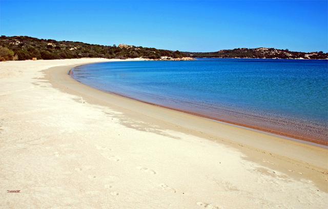 Liscia Ruja in Costa Smeralda: long Beach davanti all’arcipelago