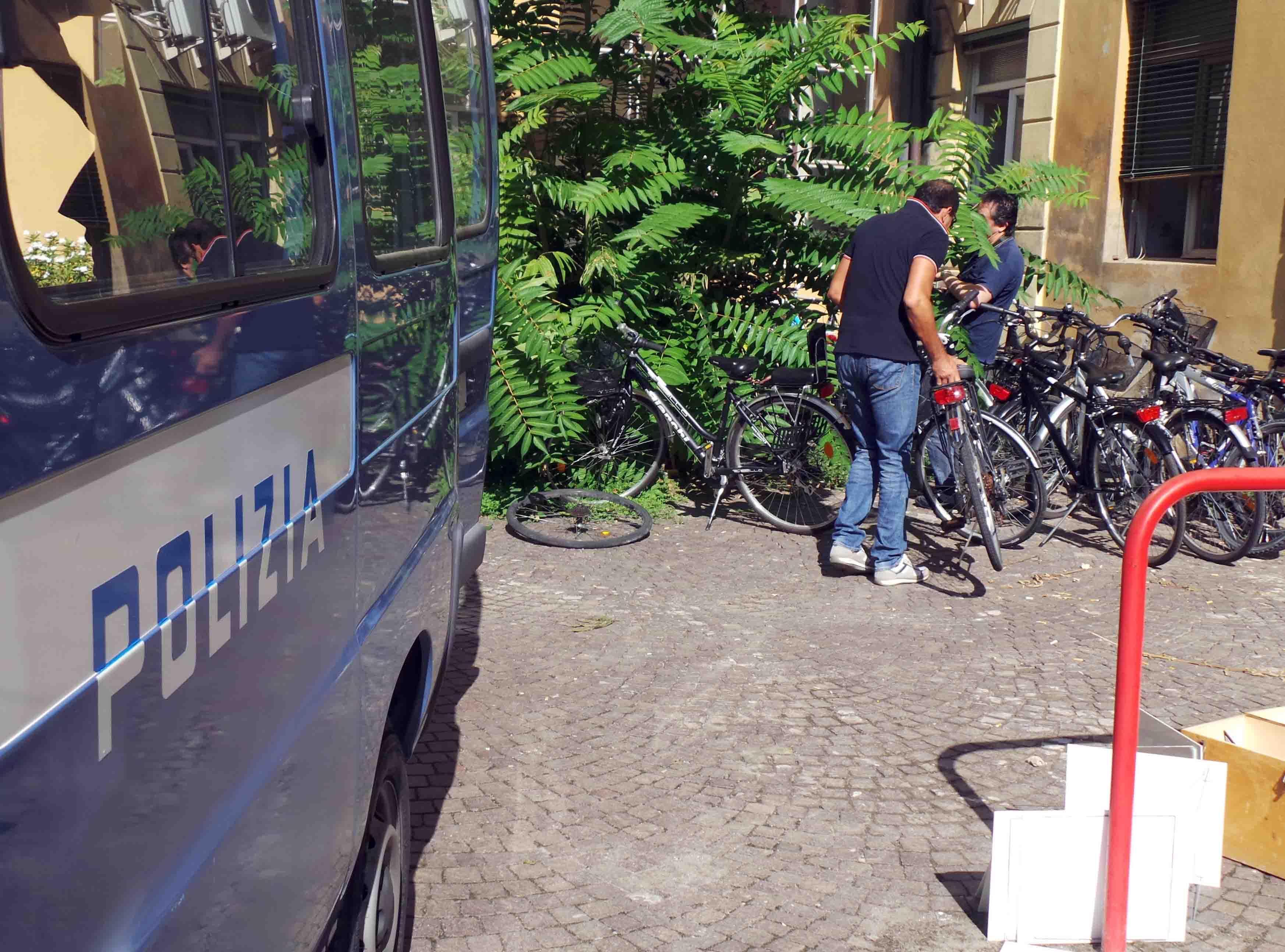 La polizia indaga sul tentato furto